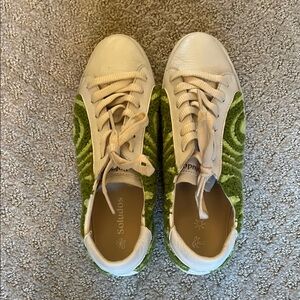 Sóludos funky green chenille sneakers